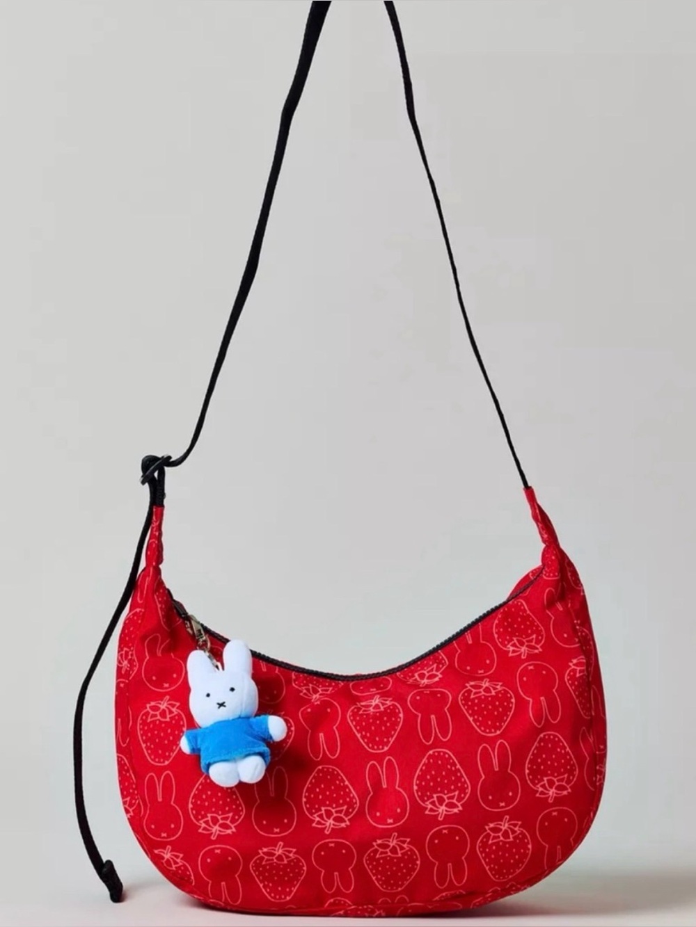 BAGGU & Miffy UO Exclusive small Nylon Crescent Bag in miffy strawberry NWT